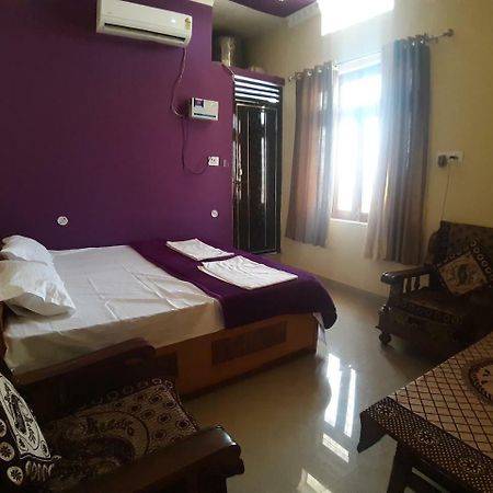 Shree Ram Homestay Орчга Екстер'єр фото