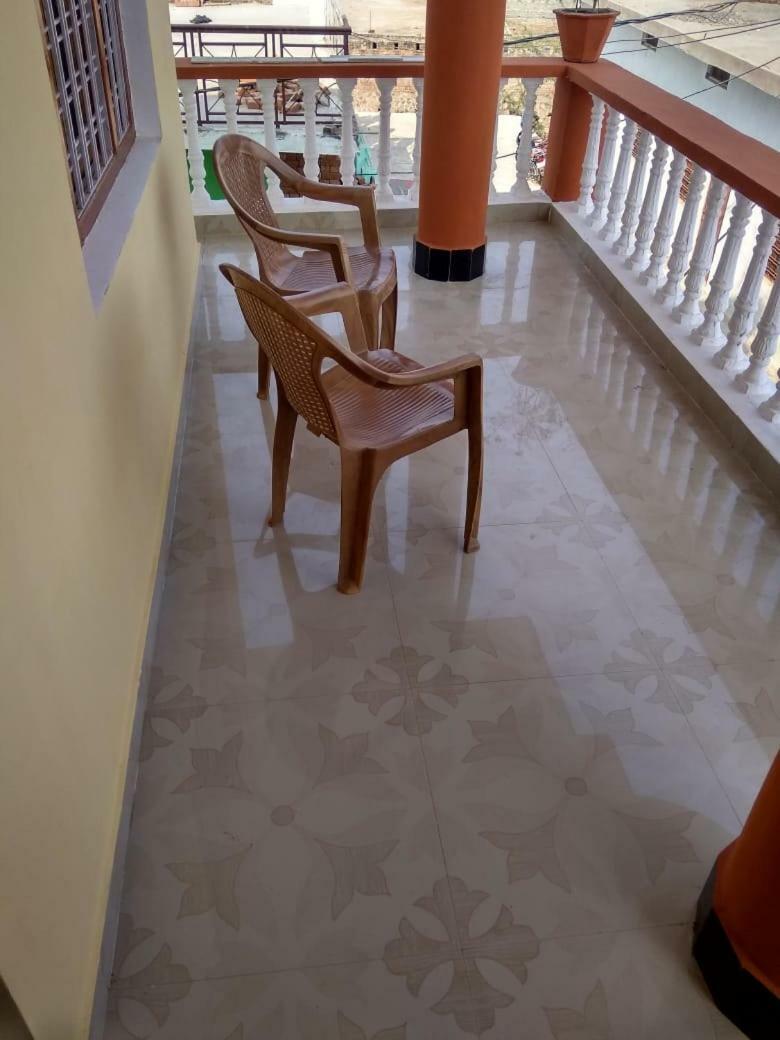 Shree Ram Homestay Орчга Екстер'єр фото
