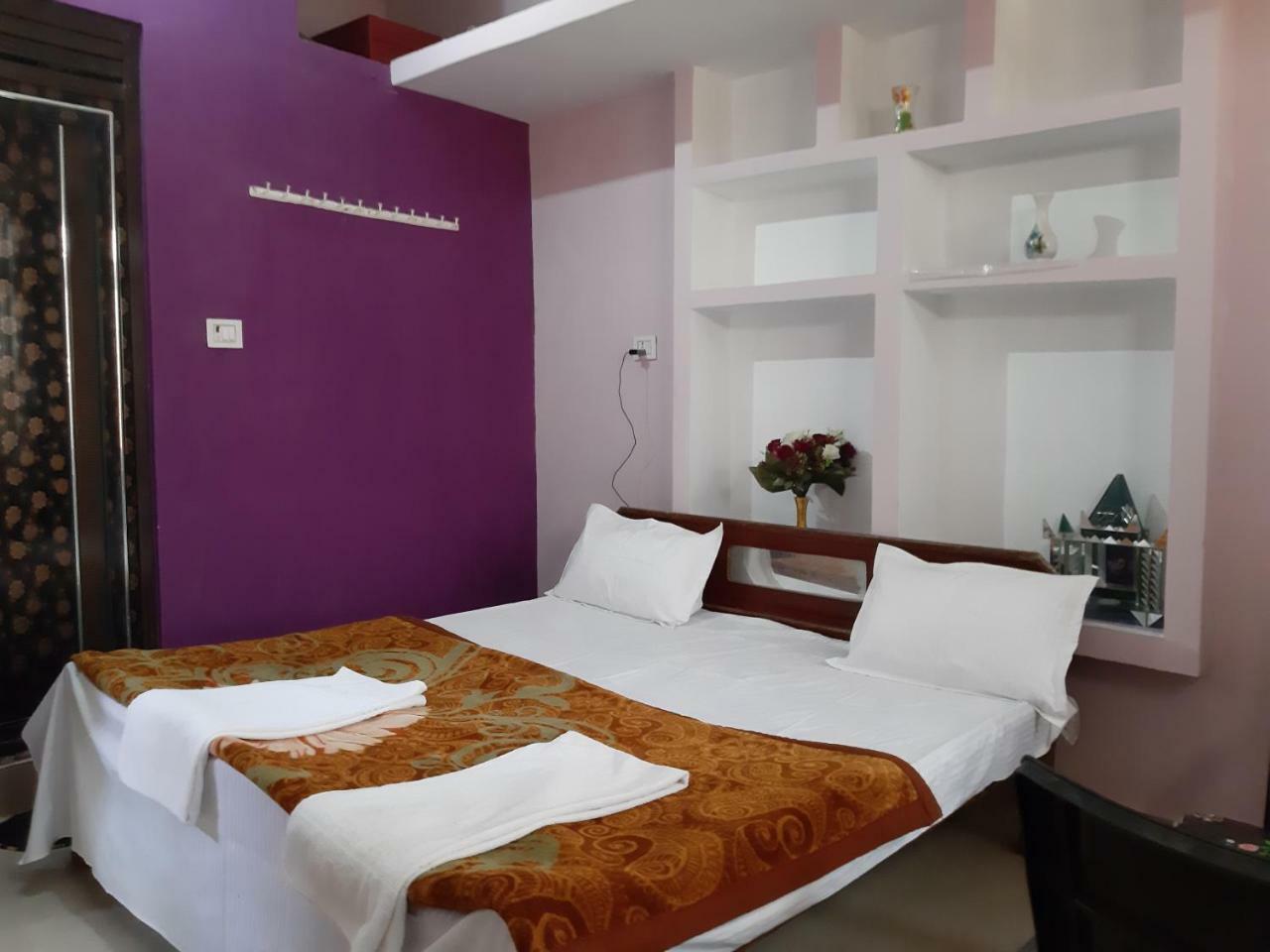 Shree Ram Homestay Орчга Екстер'єр фото