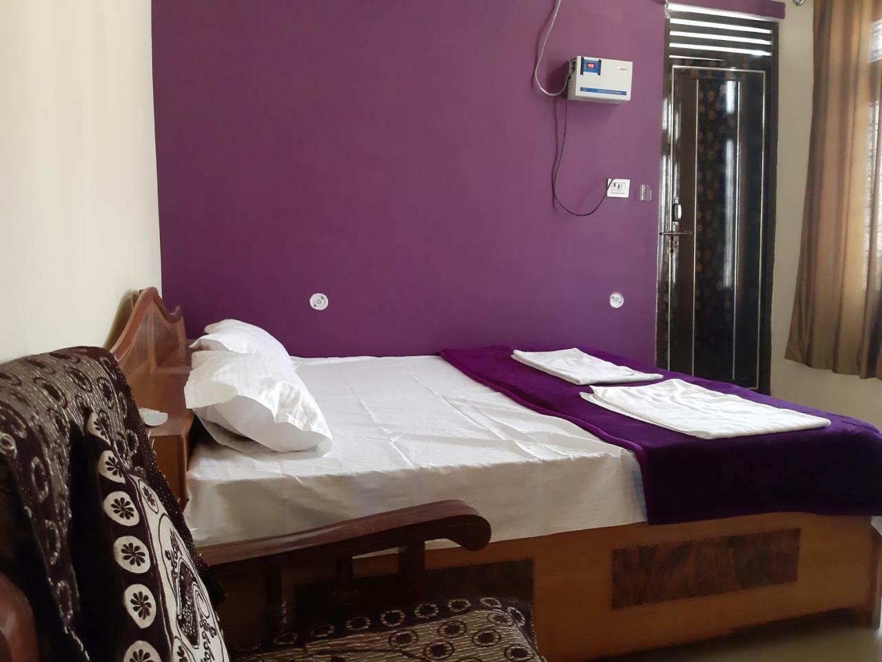 Shree Ram Homestay Орчга Екстер'єр фото