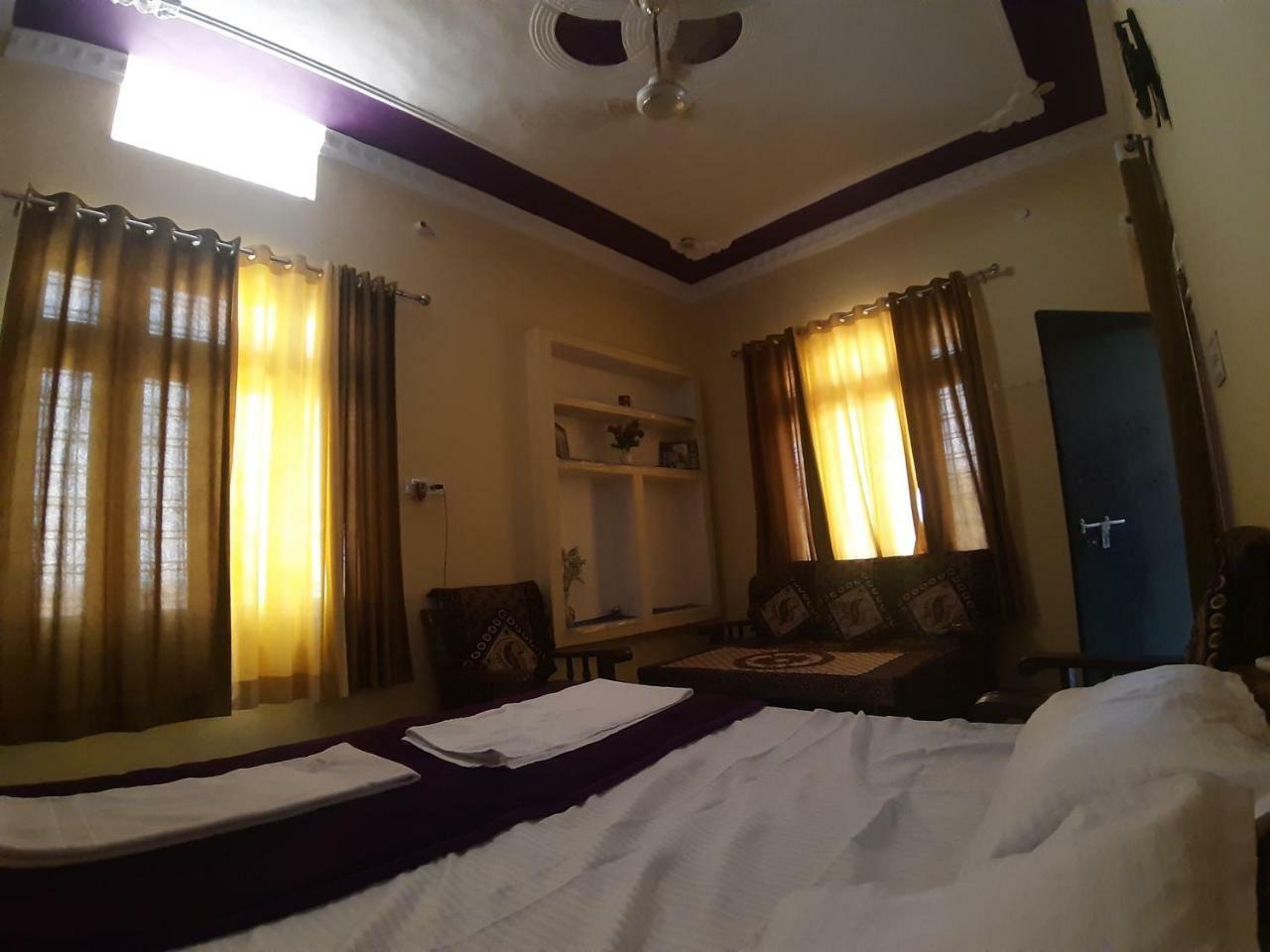 Shree Ram Homestay Орчга Екстер'єр фото