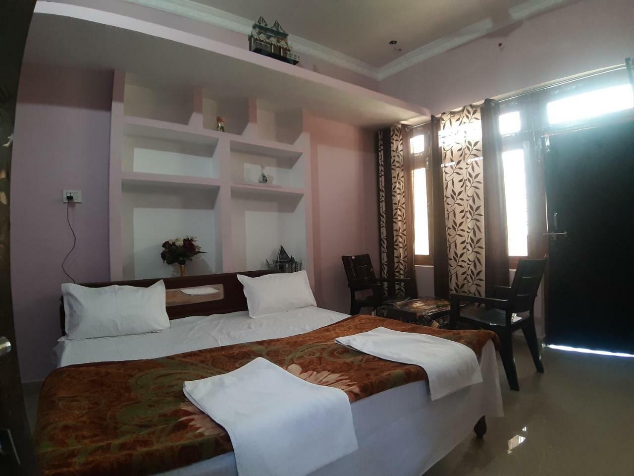 Shree Ram Homestay Орчга Екстер'єр фото