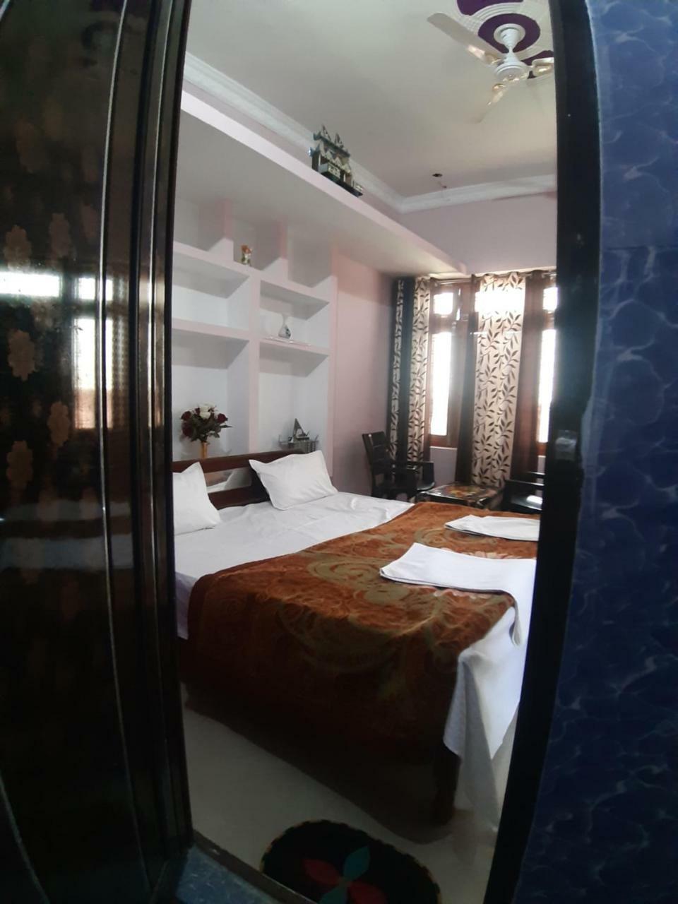 Shree Ram Homestay Орчга Екстер'єр фото